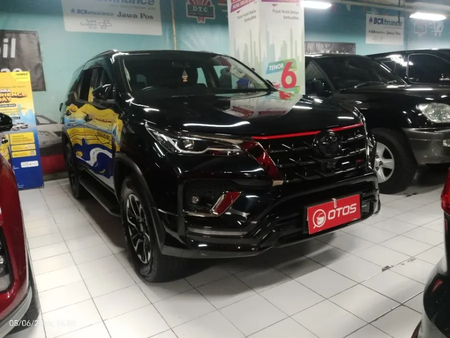 Foto Mobil Bekas Kanan Depan Toyota Fortuner 2.4 4X2 VRZ tahun 2021