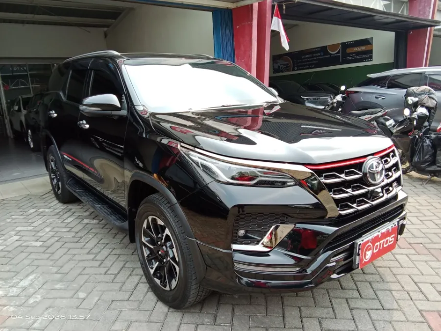 Foto Mobil Bekas Kanan Depan Toyota Fortuner 2.4 4X2 VRZ tahun 2021