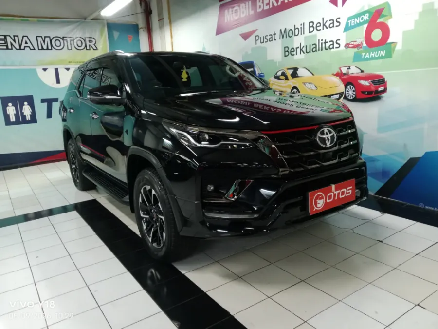 Foto Mobil Bekas Kanan Depan Toyota Fortuner 2.4 4X2 VRZ tahun 2021