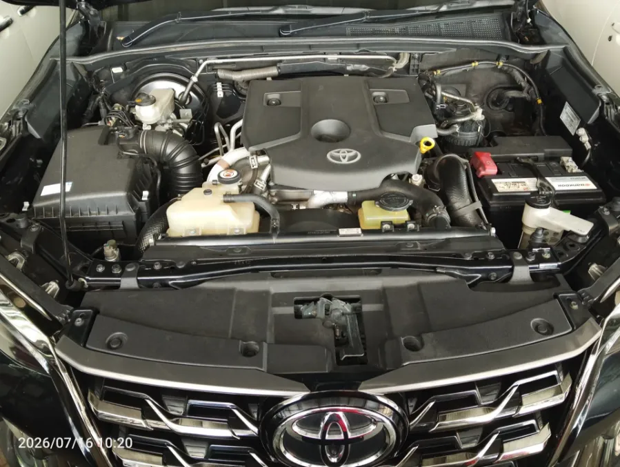 Foto Mobil Bekas Mesin Toyota Fortuner 2.4 4X2 VRZ tahun 2021