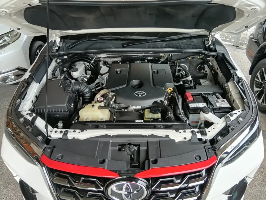 Foto Mobil Bekas Mesin Toyota Fortuner 2.4 4X2 VRZ tahun 2021