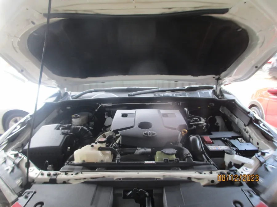 Foto Mobil Bekas Mesin Toyota Fortuner 2.4 4X2 VRZ tahun 2021