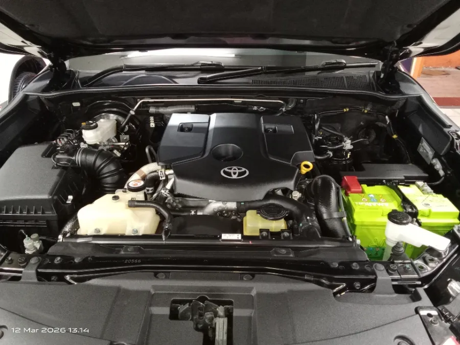 Foto Mobil Bekas Mesin Toyota Fortuner 2.4 4X2 VRZ tahun 2021