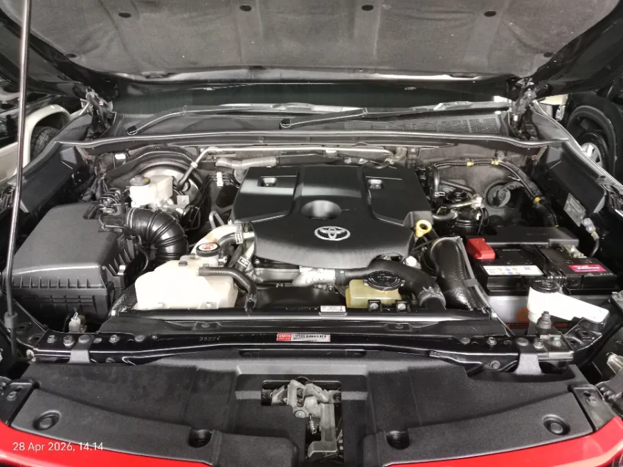 Foto Mobil Bekas Mesin Toyota Fortuner 2.4 4X2 VRZ tahun 2021