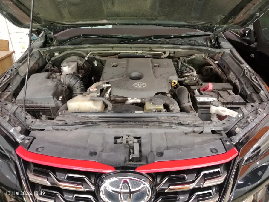 Foto Mobil Bekas Mesin Toyota Fortuner 2.4 4X2 VRZ tahun 2021