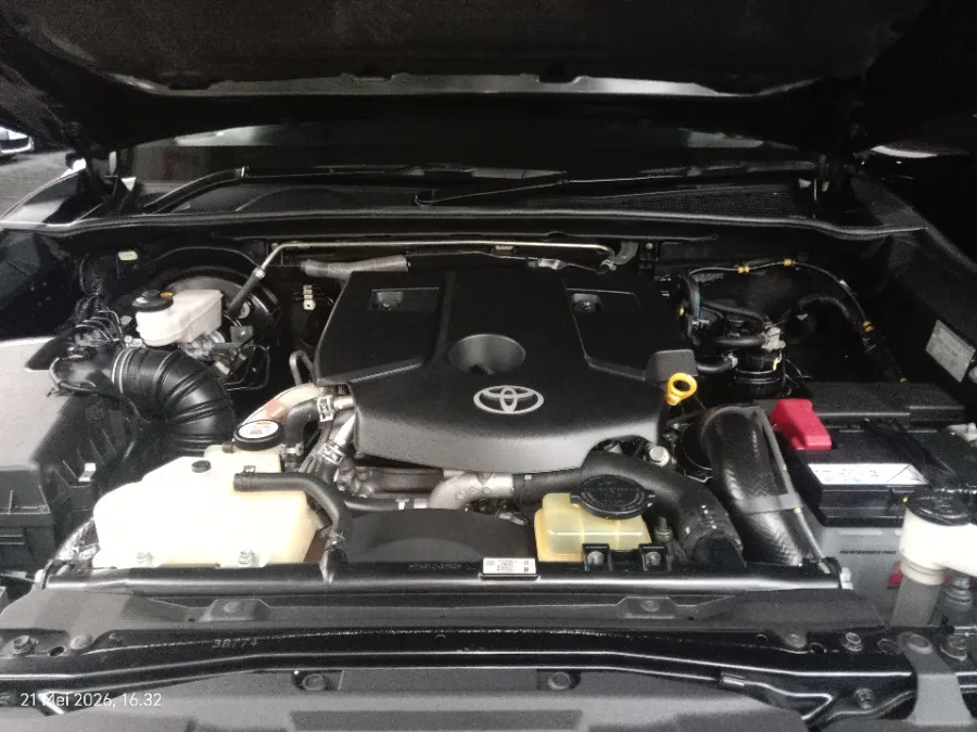 Foto Mobil Bekas Mesin Toyota Fortuner 2.4 4X2 VRZ tahun 2021