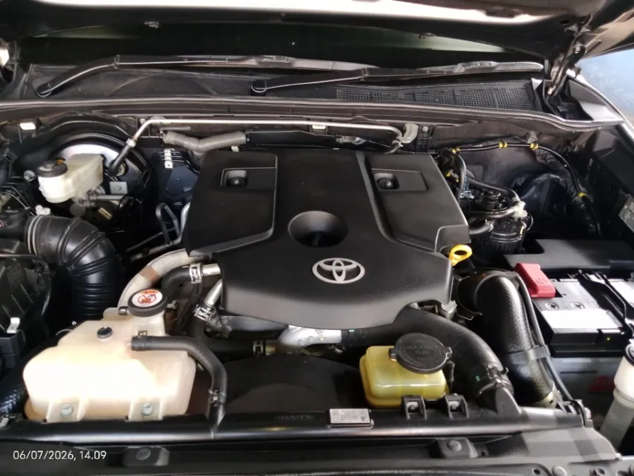 Foto Mobil Bekas Mesin Toyota Fortuner 2.4 4X2 VRZ tahun 2021