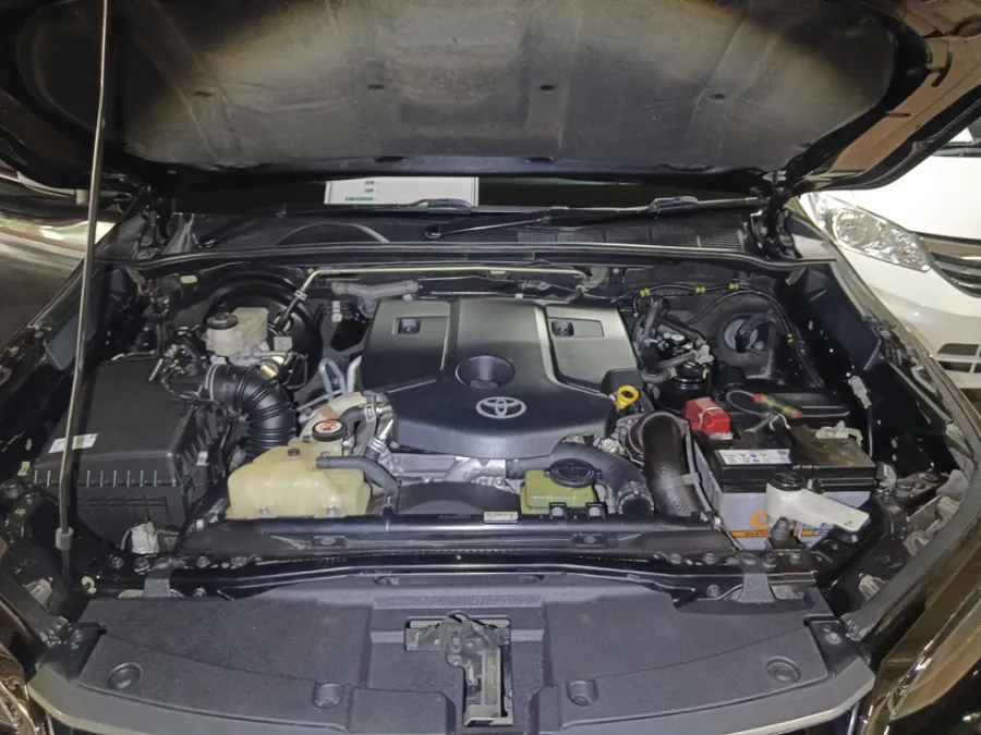Foto Mobil Bekas Mesin Toyota Fortuner 2.4 4X2 VRZ tahun 2021