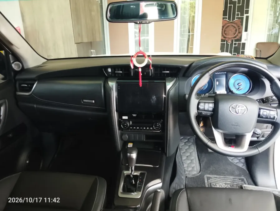 Foto Mobil Bekas Dashboard Toyota Fortuner 2.4 4X2 VRZ tahun 2022