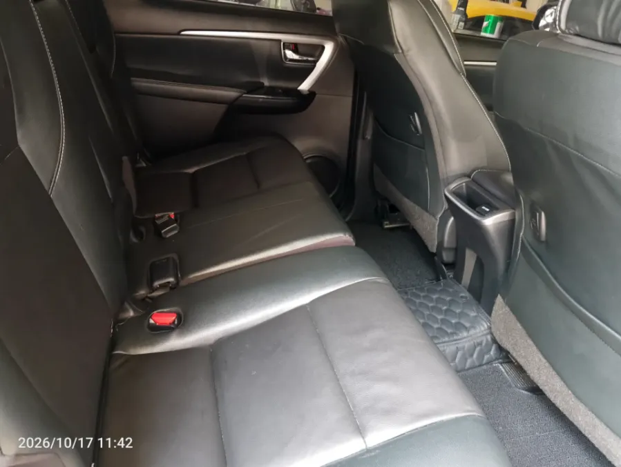 Foto Mobil Bekas Kabin Belakang Toyota Fortuner 2.4 4X2 VRZ tahun 2022