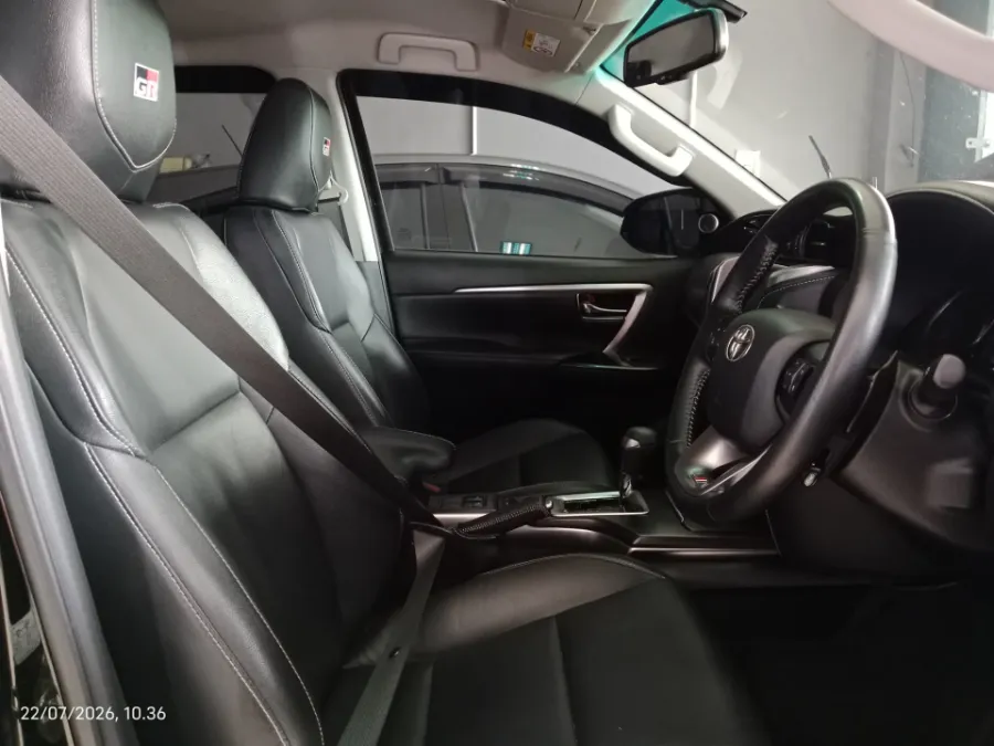 Foto Mobil Bekas Kabin Depan Toyota Fortuner 2.4 4X2 VRZ tahun 2022