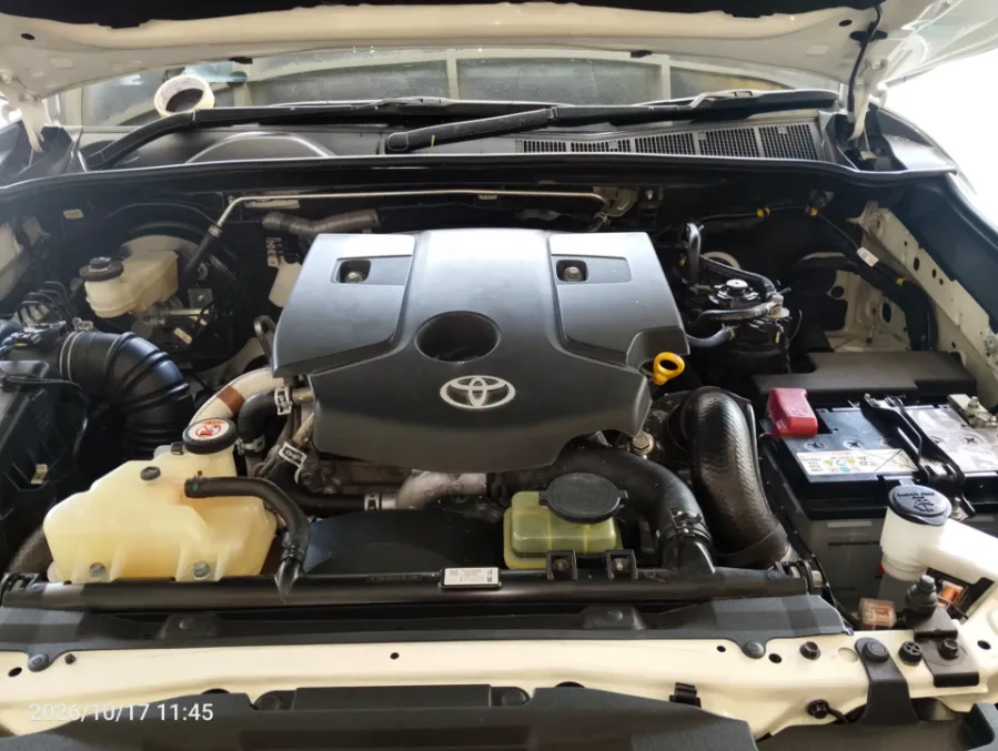 Foto Mobil Bekas Mesin Toyota Fortuner 2.4 4X2 VRZ tahun 2022