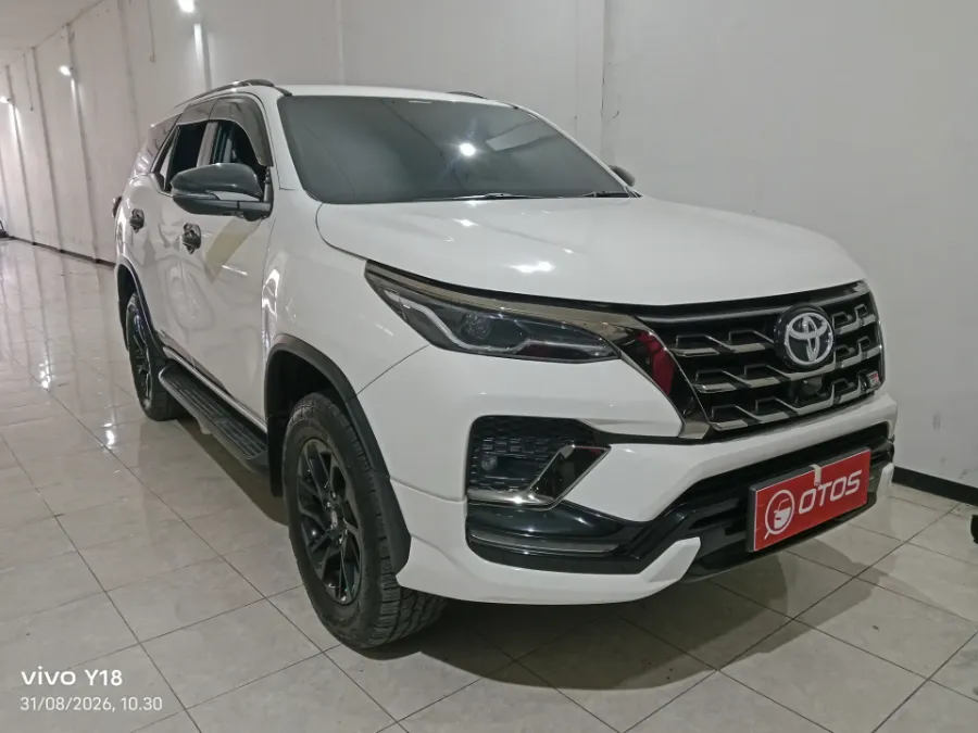 Foto Mobil Bekas Kanan Depan Toyota Fortuner 2.4 4X2 VRZ tahun 2023
