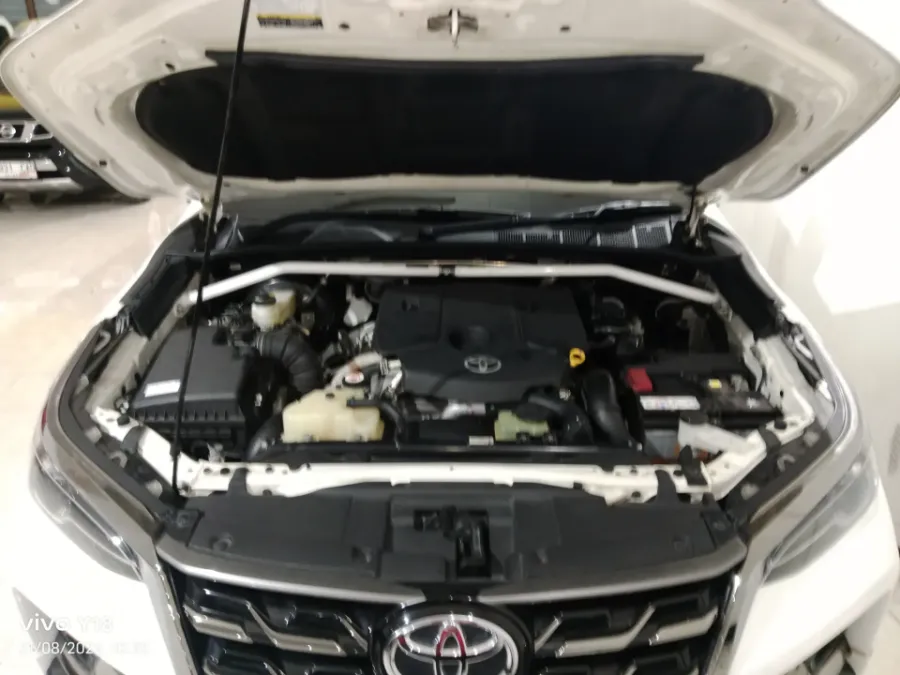 Foto Mobil Bekas Mesin Toyota Fortuner 2.4 4X2 VRZ tahun 2023