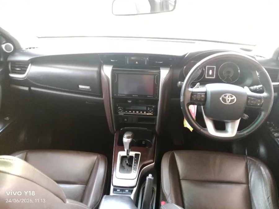 Foto Mobil Bekas Dashboard Toyota Fortuner 2.4 4X2 VRZ TRD tahun 2019