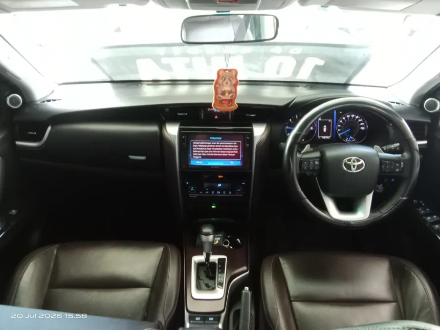 Foto Mobil Bekas Dashboard Toyota Fortuner 2.4 4X2 VRZ TRD tahun 2020