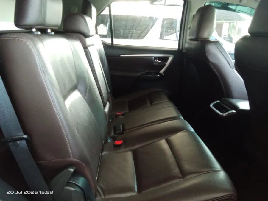 Foto Mobil Bekas Kabin Belakang Toyota Fortuner 2.4 4X2 VRZ TRD tahun 2020