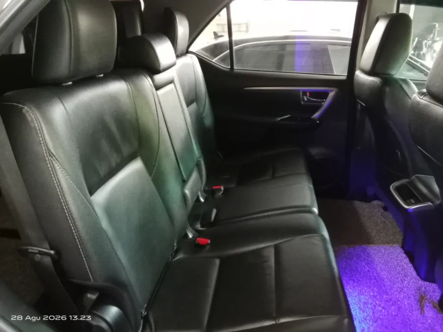Foto Mobil Bekas Kabin Belakang Toyota Fortuner 2.4 4X2 VRZ TRD tahun 2020