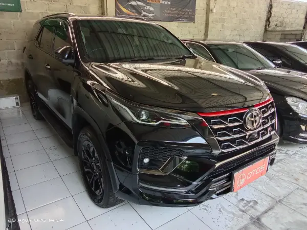 2020 Toyota Fortuner 2.4 4X2 VRZ TRD - Foto 1 dari 6