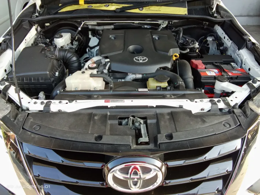 Foto Mobil Bekas Mesin Toyota Fortuner 2.4 4X2 VRZ TRD tahun 2020