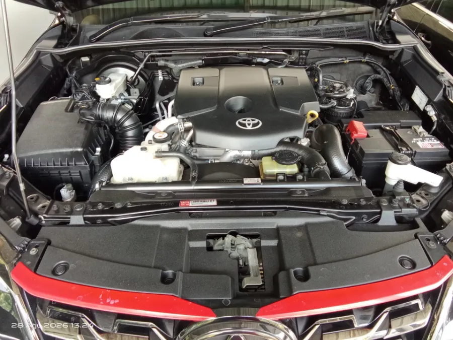 Foto Mobil Bekas Mesin Toyota Fortuner 2.4 4X2 VRZ TRD tahun 2020