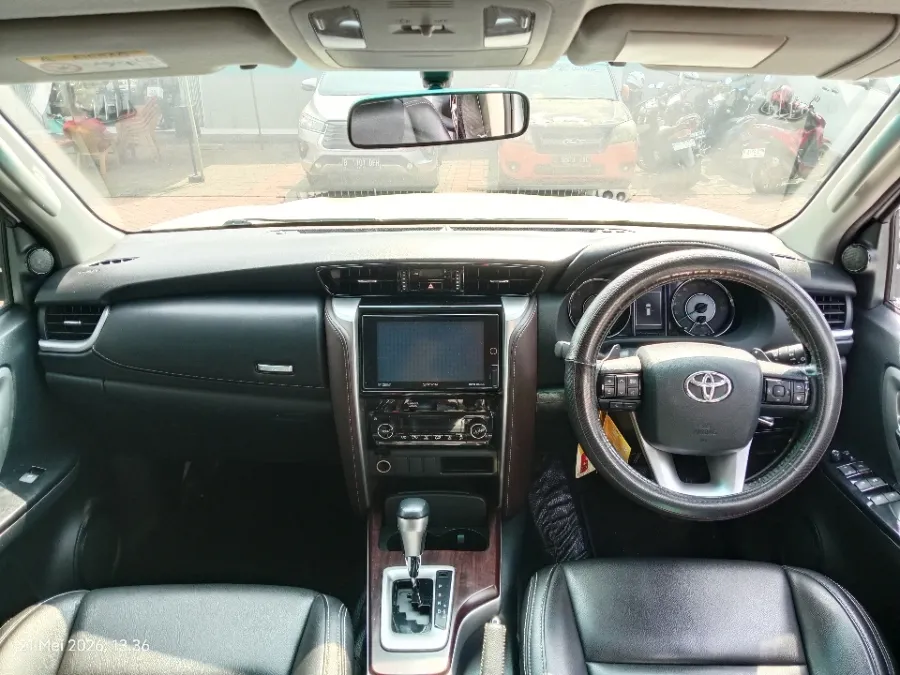 Foto Mobil Bekas Dashboard Toyota Fortuner 2.4 G tahun 2016