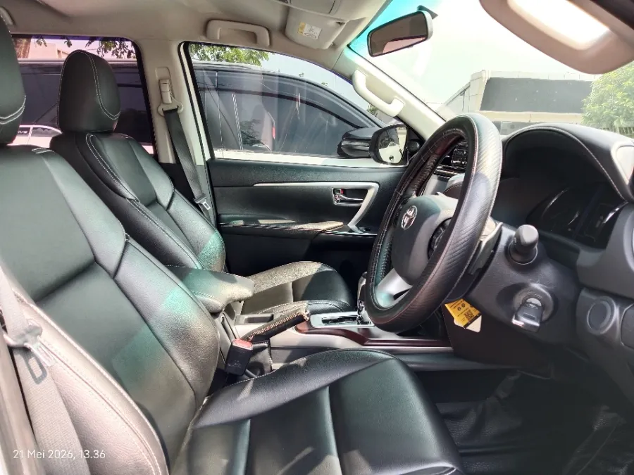 Foto Mobil Bekas Kabin Depan Toyota Fortuner 2.4 G tahun 2016