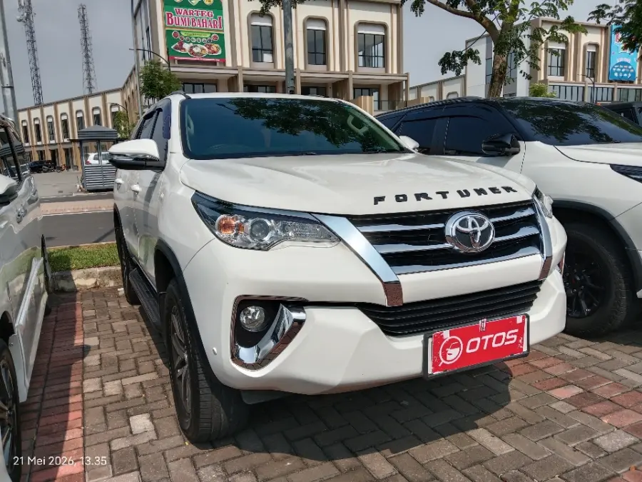 Foto Mobil Bekas Kanan Depan Toyota Fortuner 2.4 G tahun 2016