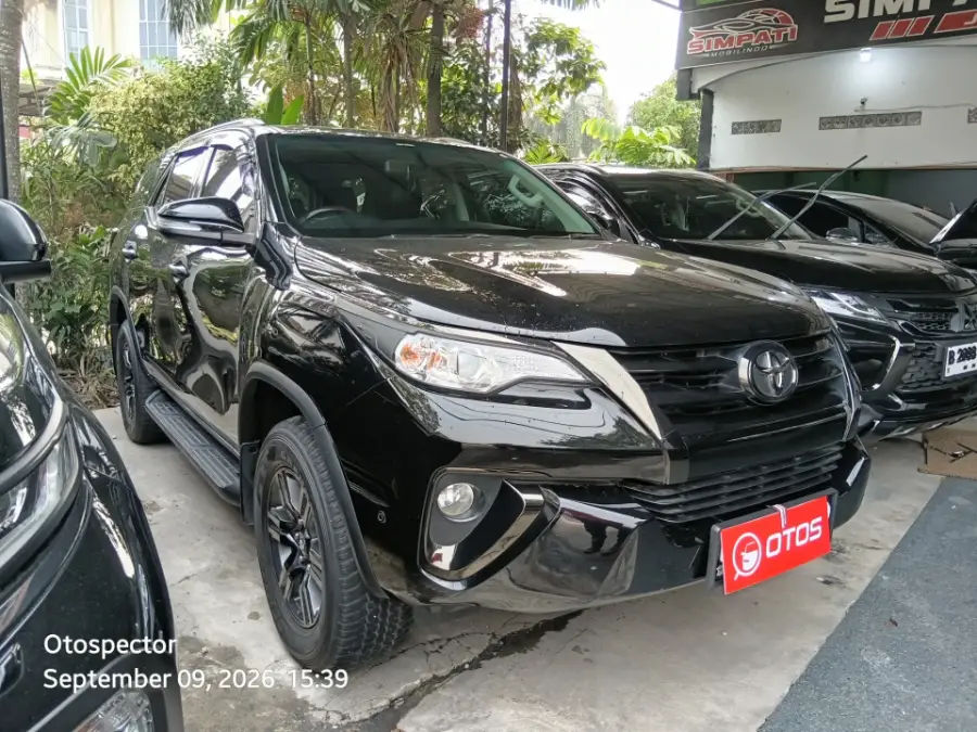 Foto Mobil Bekas Kanan Depan Toyota Fortuner 2.4 G tahun 2016