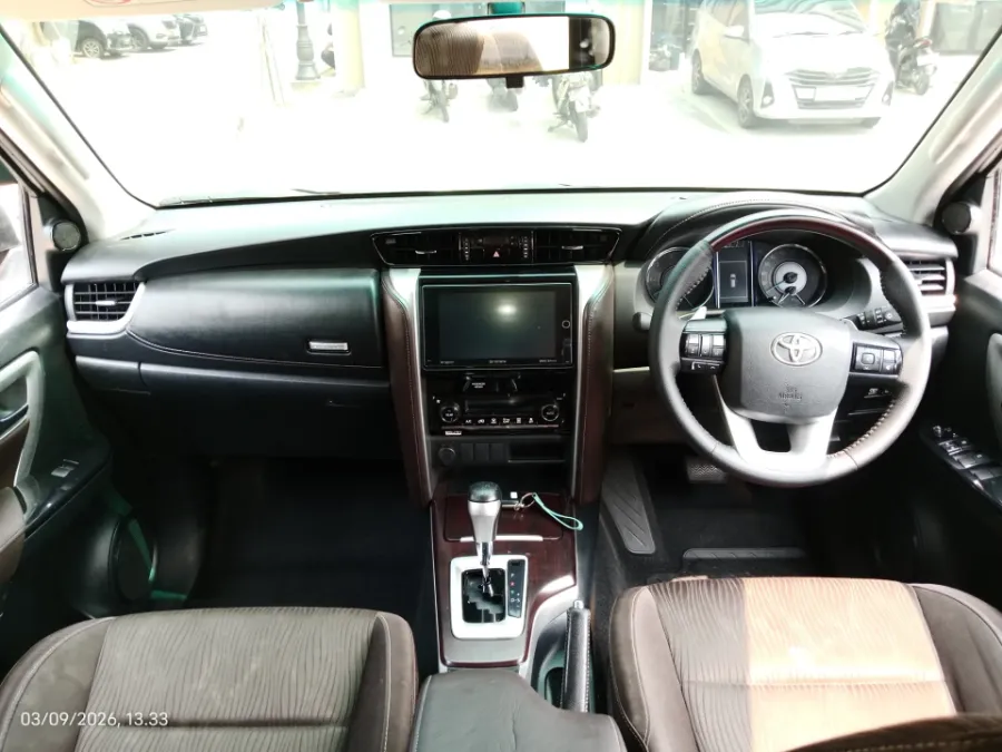 Foto Mobil Bekas Dashboard Toyota Fortuner 2.4 G tahun 2018