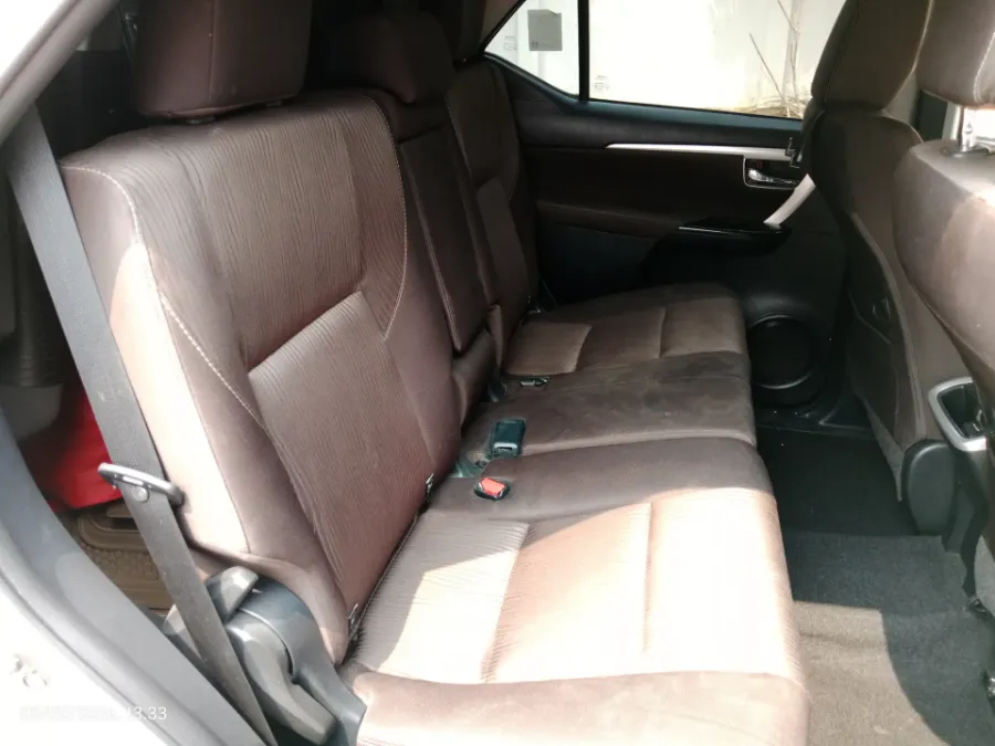 Foto Mobil Bekas Kabin Belakang Toyota Fortuner 2.4 G tahun 2018