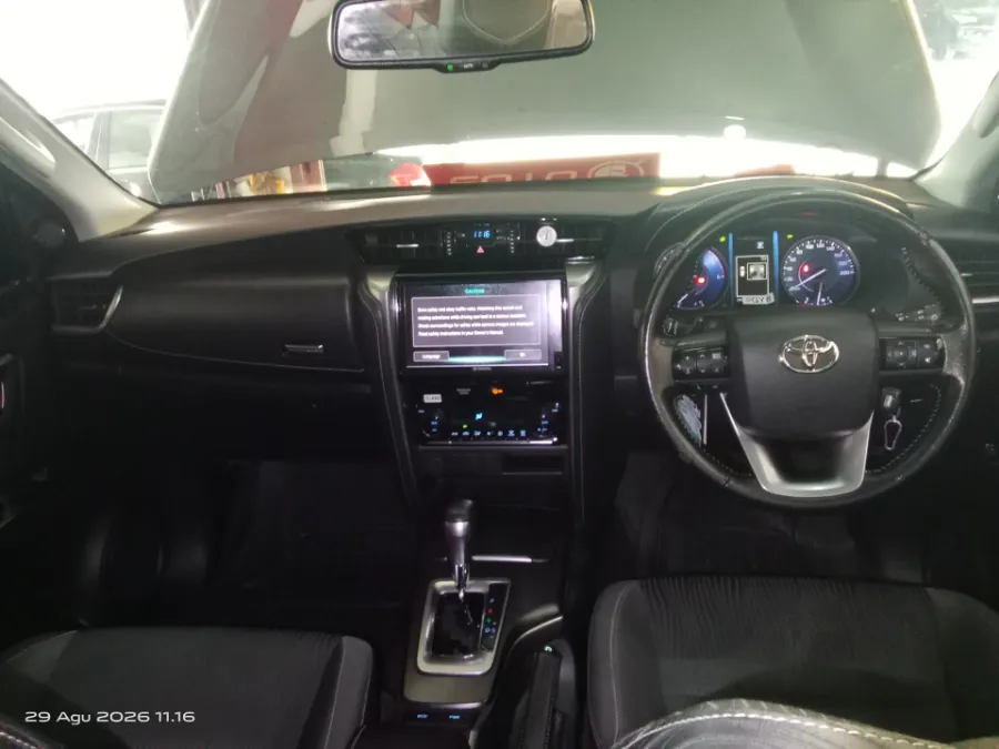 Foto Mobil Bekas Dashboard Toyota Fortuner 2.4 G tahun 2022