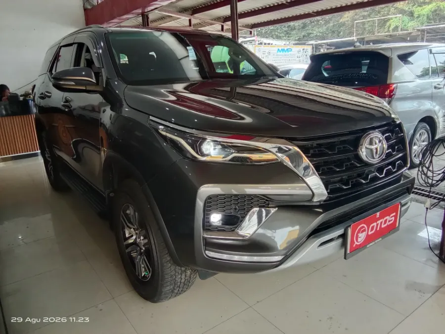 Foto Mobil Bekas Kanan Depan Toyota Fortuner 2.4 G tahun 2022