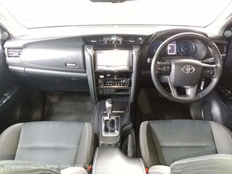 Foto Mobil Bekas Dashboard Toyota Fortuner 2.4 G tahun 2023