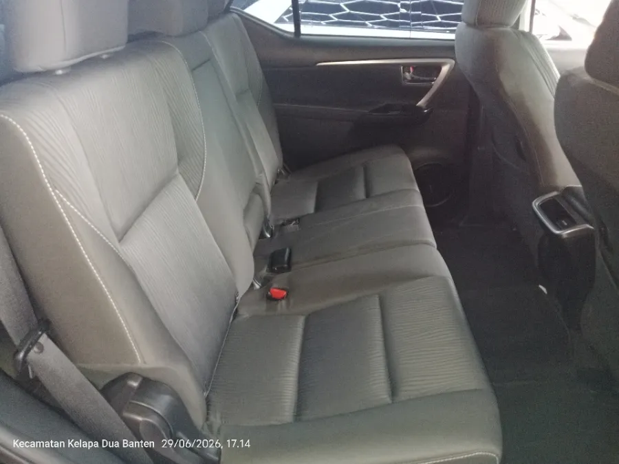 Foto Mobil Bekas Kabin Belakang Toyota Fortuner 2.4 G tahun 2023
