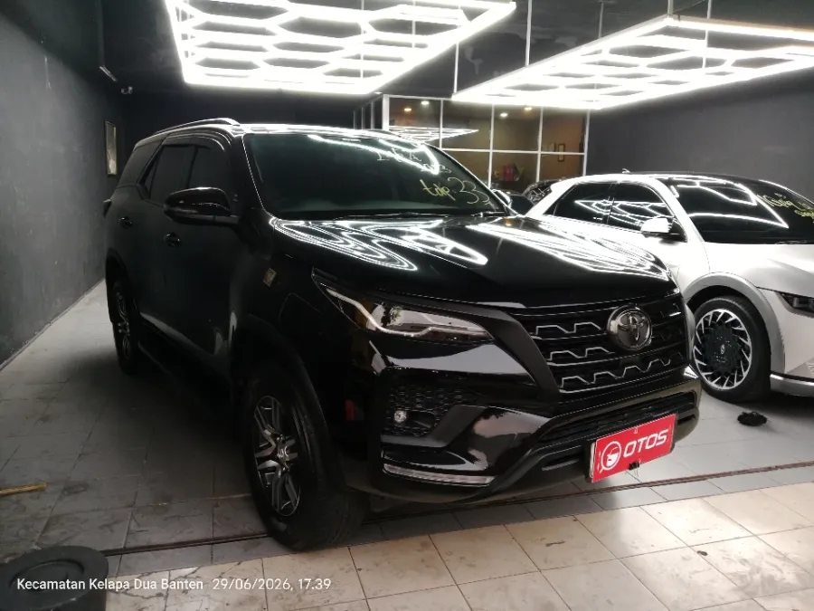 Foto Mobil Bekas Kanan Depan Toyota Fortuner 2.4 G tahun 2023