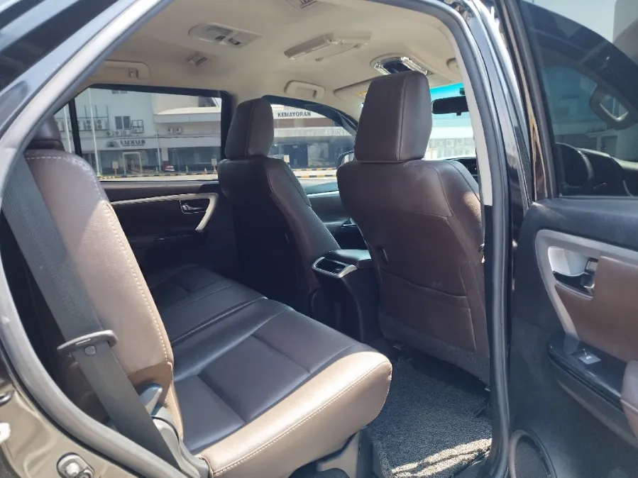 Foto Mobil Bekas Kabin Belakang Toyota Fortuner 2.7 4X2 SRZ tahun 2019