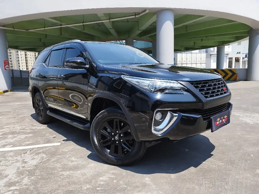 Foto Mobil Bekas Kanan Depan Toyota Fortuner 2.7 4X2 SRZ tahun 2019