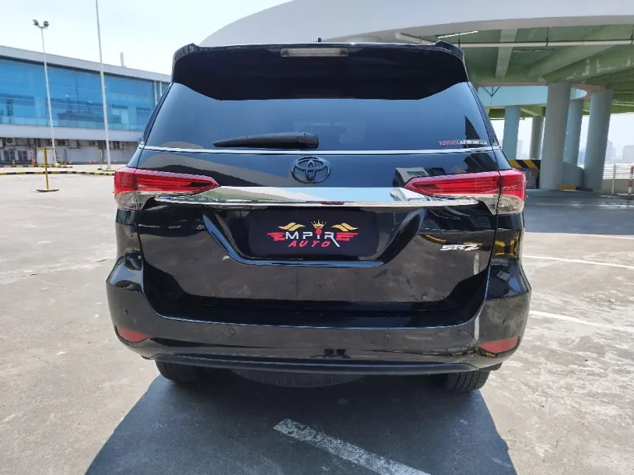 Foto Mobil Bekas Tampak Belakang Toyota Fortuner 2.7 4X2 SRZ tahun 2019