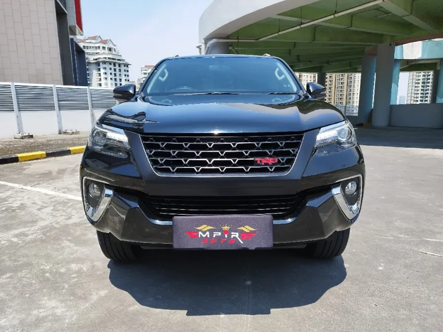 Foto Mobil Bekas Tampak Depan Toyota Fortuner 2.7 4X2 SRZ tahun 2019