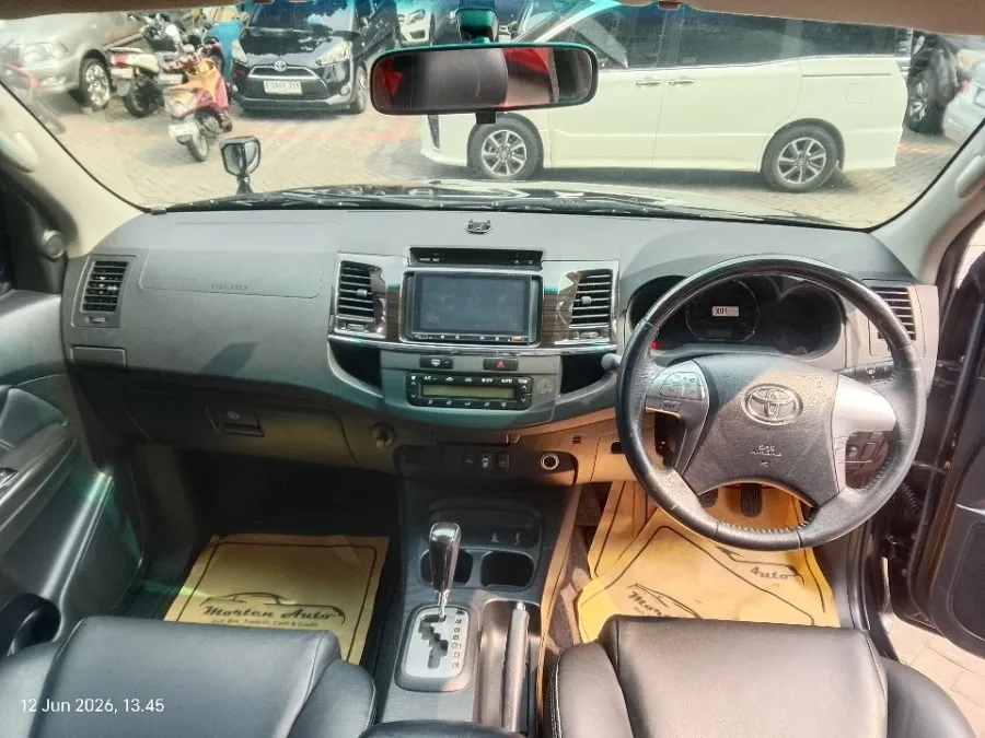 Foto Mobil Bekas Dashboard Toyota Fortuner 2.7 G Luxury tahun 2014