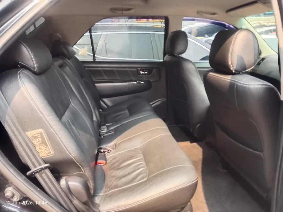 Foto Mobil Bekas Kabin Belakang Toyota Fortuner 2.7 G Luxury tahun 2014