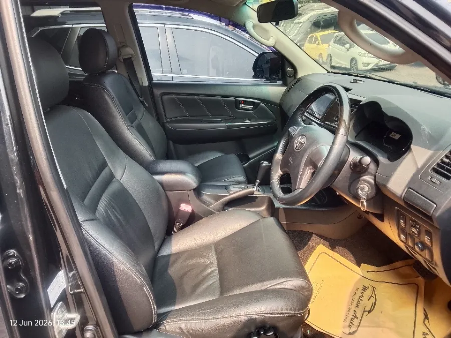 Foto Mobil Bekas Kabin Depan Toyota Fortuner 2.7 G Luxury tahun 2014