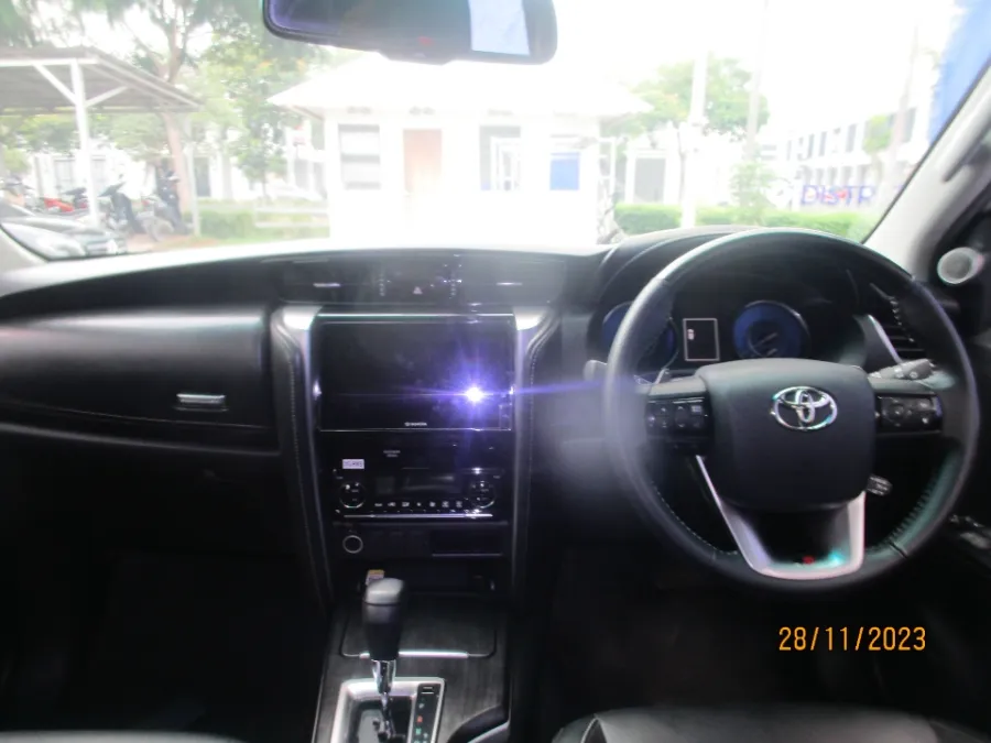 Foto Mobil Bekas Dashboard Toyota Fortuner 2.8 4X2 VRZ tahun 2022