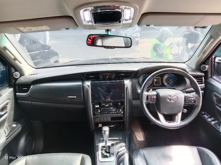 Foto Mobil Bekas Dashboard Toyota Fortuner 2.8 4X2 VRZ tahun 2022