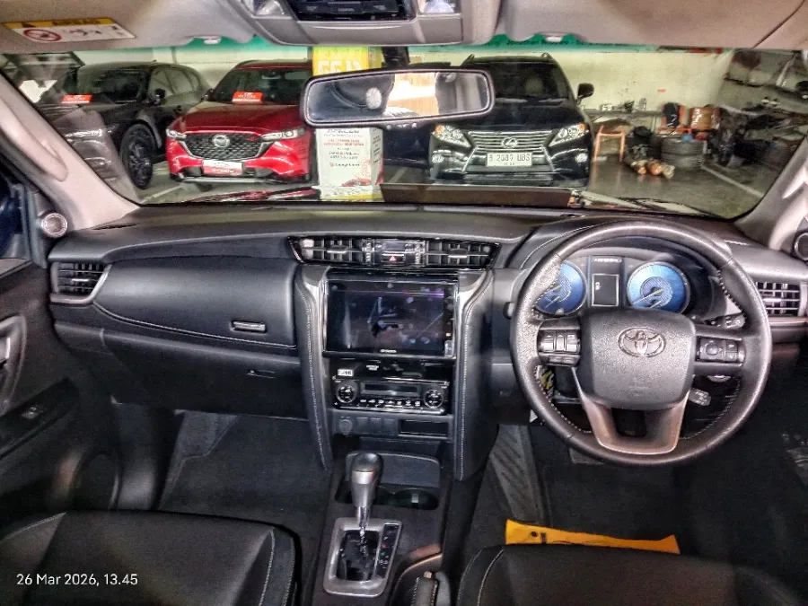 Foto Mobil Bekas Dashboard Toyota Fortuner 2.8 4X2 VRZ tahun 2022