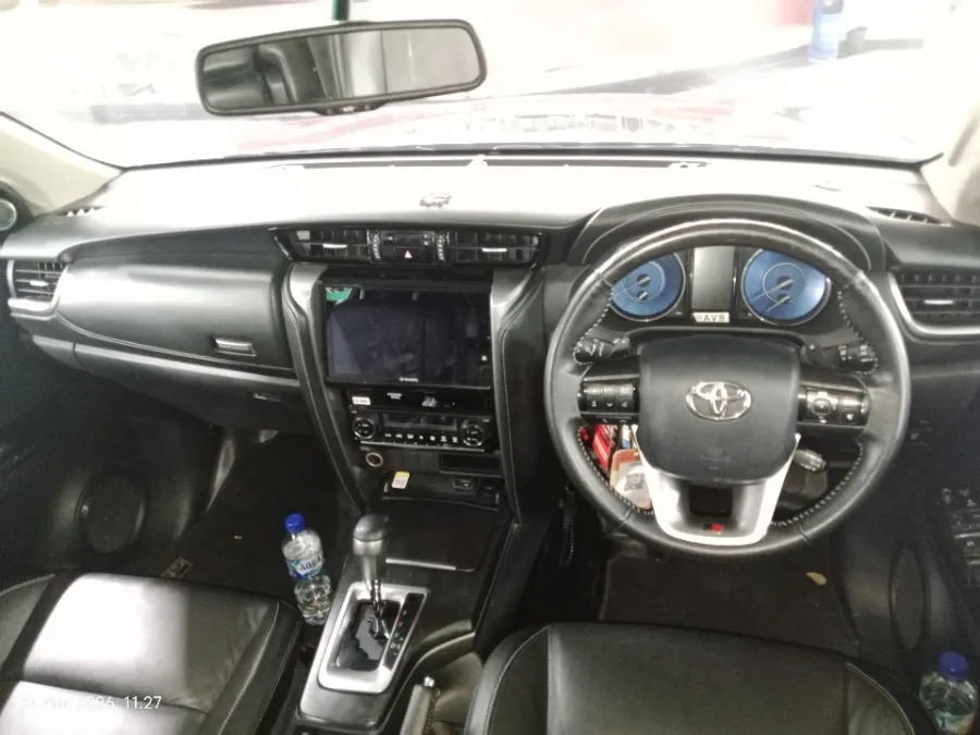 Foto Mobil Bekas Dashboard Toyota Fortuner 2.8 4X2 VRZ tahun 2022