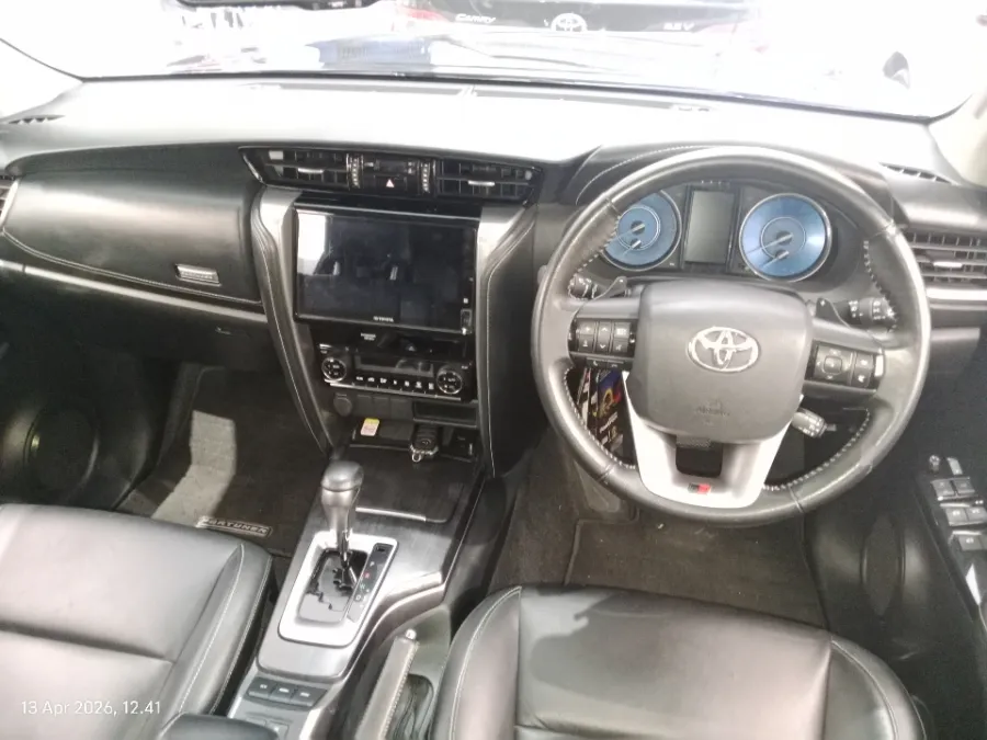 Foto Mobil Bekas Dashboard Toyota Fortuner 2.8 4X2 VRZ tahun 2022