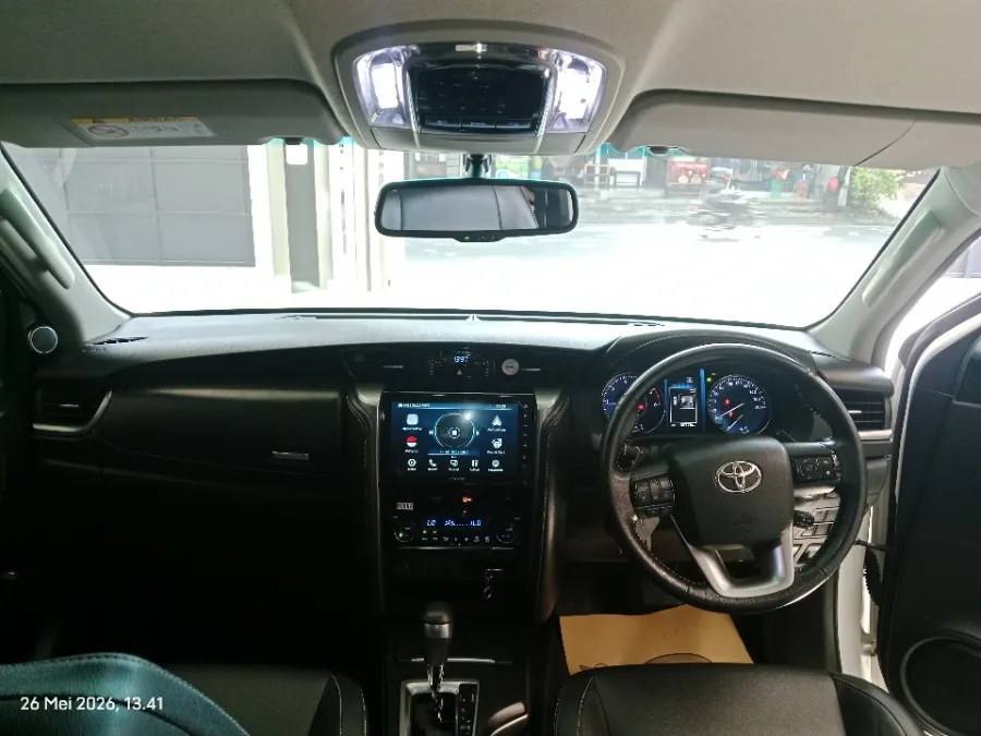 Foto Mobil Bekas Dashboard Toyota Fortuner 2.8 4X2 VRZ tahun 2022