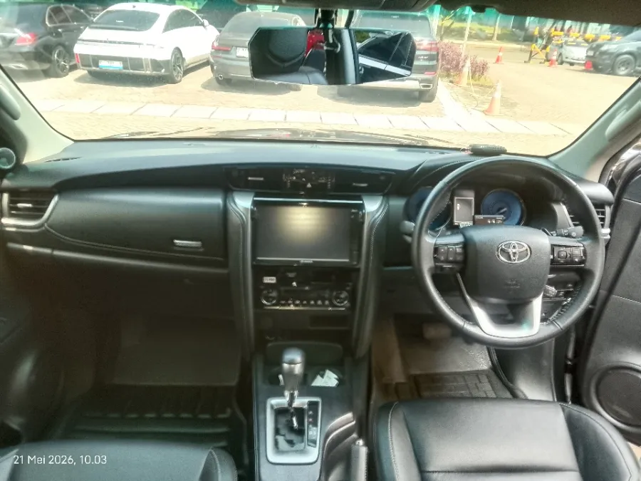 Foto Mobil Bekas Dashboard Toyota Fortuner 2.8 4X2 VRZ tahun 2022